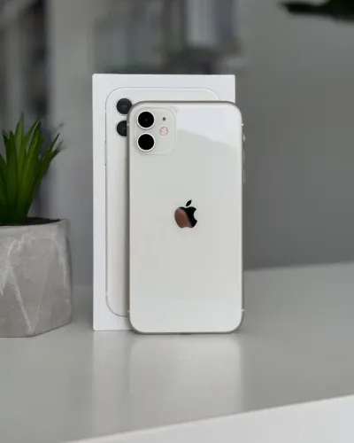 iPhone 11 64GB branco seminovo