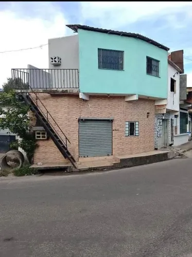 Vendo ou troco casa nova com ponto comercial no Alfredo Nascimento não tem quintal !