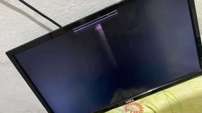 Munitor sem tela dando imagem 