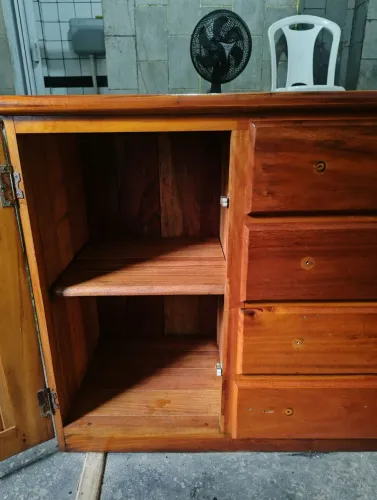 Vende-se uma cômoda