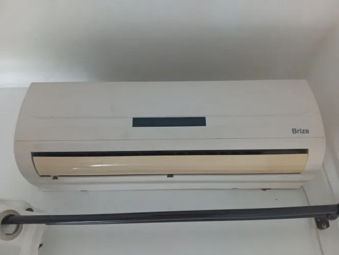 Ar-condicionado 9000 frio brize c/gás e controle