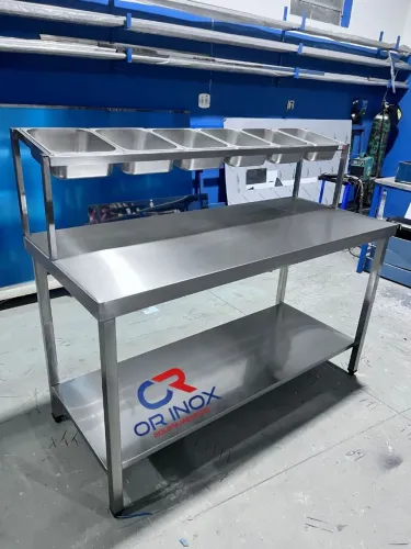 Mesa condimentadora com 6 cubas GNS para montagem de lanche ou pizza