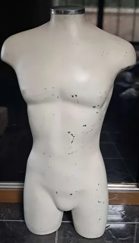 Manequim masculino em fibra de vidro