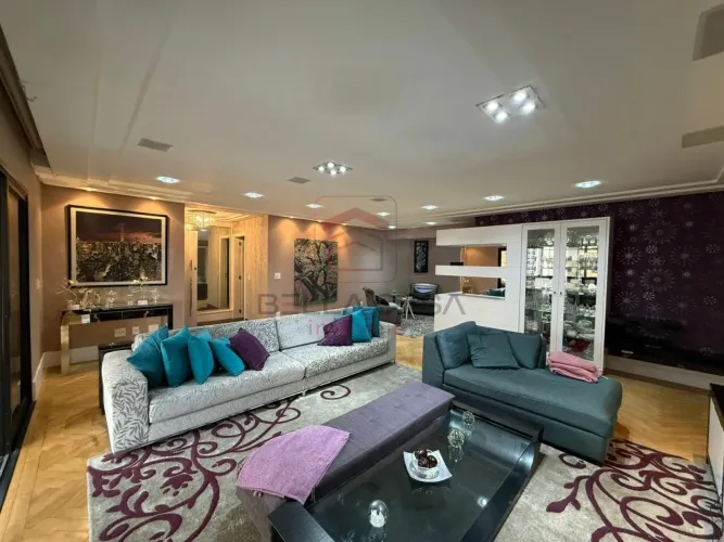 Apartamento à venda com 230m2 , 4 quartos sendo todos suítes e 4 vagas