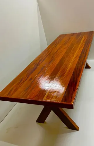Mesa de madeira peroba