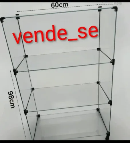 Torre expositora de vidro