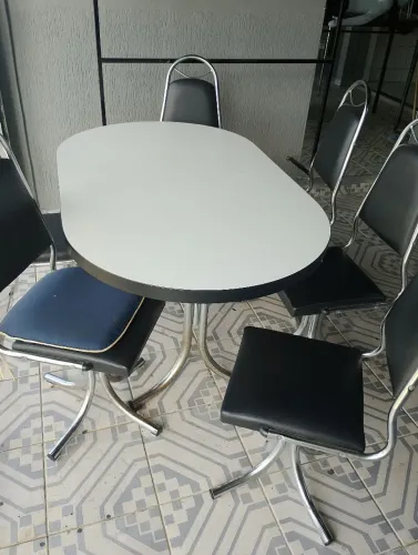 Vendo mesa de formica 6 lugares com 6 cadeiras
