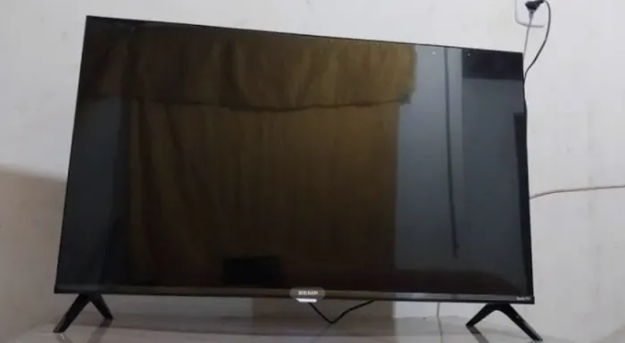 Tv 32 polegadas smart Semp Roku funcionando só trincou a tela 