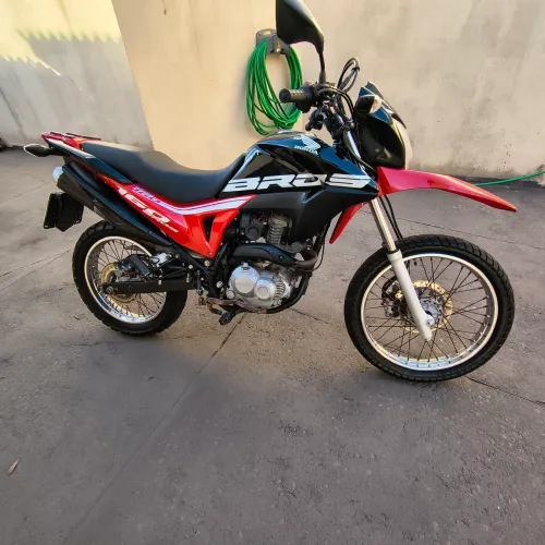 Honda Bros 160 vermelha <br><br>Hons 160 ESDD 2017/18 - Excelente Conservação
