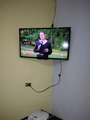 TV AOC 32? LED Semi Nova + Suporte - Funcionando Perfeitamente