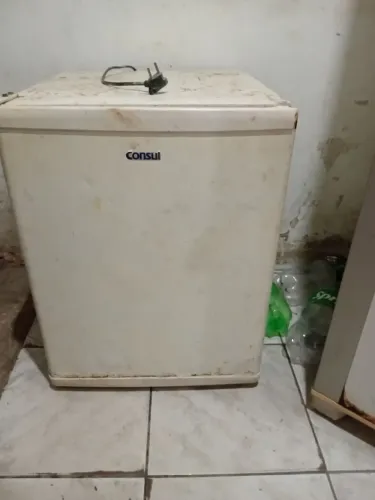 Tenha sua água bem geladinha frigobar consul funcionando perfeitamente água gelando o dent