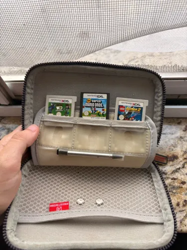 2 jogos de Nintendo 3Ds e 1 de DS + caneta
