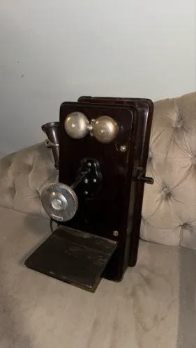 Antigo Telefone de Parede em Madeira Nobre - Sistema de Manivela - Museu Particular