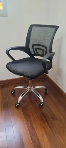 CADEIRA DE ESCRITORIO SECRETARIA BASE CROMADA COM RODINHA FORTT LISBOA PRETA