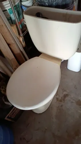 Vazo sanitário sem a tampa