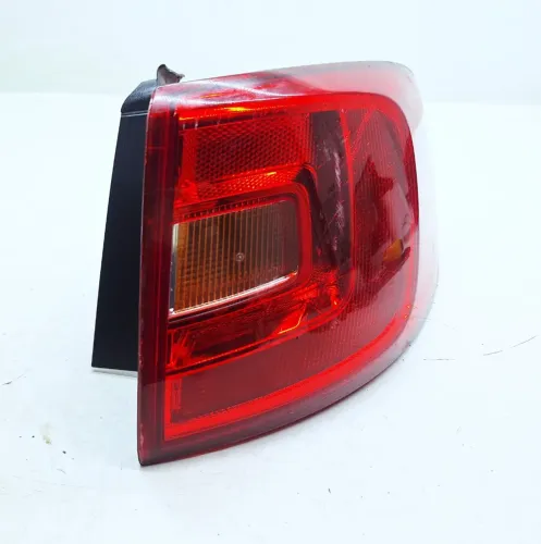 Lanterna Direita Vw Jetta Tsi 2.0 2013 2014 Direito/passageiro Vermelho