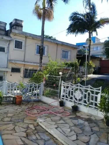 Terreno na Zona Norte, no Bairro Jardim Peri, sendo 3 Sobrados com 6 Vagas, e 800m² de Áre