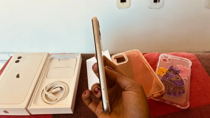 iPhone 11 64g com película +acessorios