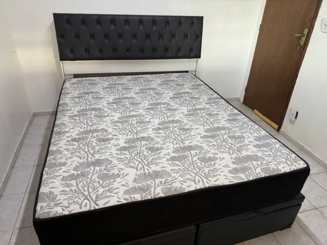 Cama Box Queen com Colchão + Cabeceira - Conforto e Elegância para o seu Quarto