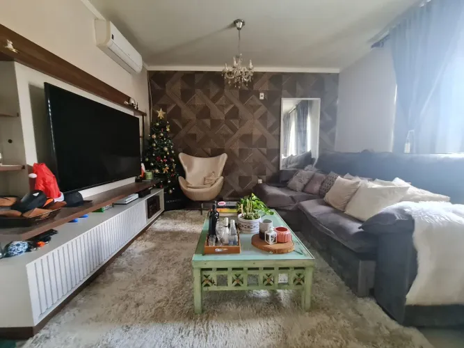 SOFÁ RETRÁTIL (ABRE ATÉ 2M A CHAISE E A OUTRA ATÉ 1.70M) SUEDE CINZA!