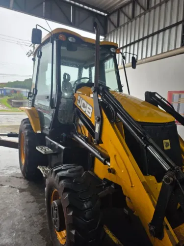 Retroescavadeira JCB 3CX 2016