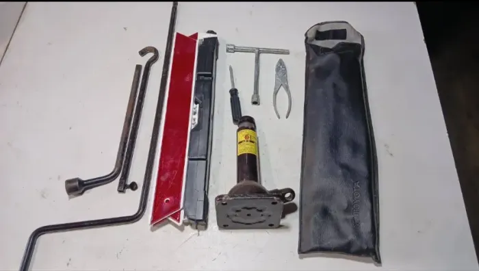 KIT MACACO CHAVE DE RODAS HILUX 1999 2000 2001 2002 2003 2004