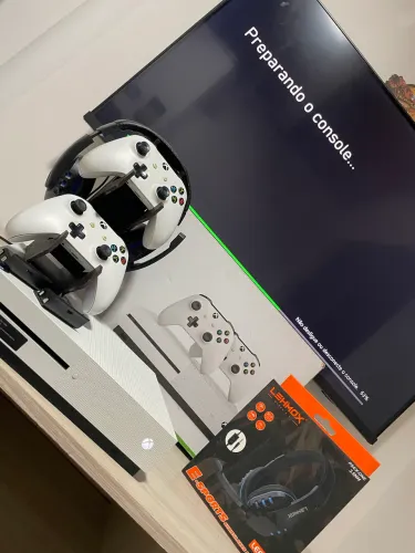 Xbox One S vender logo
