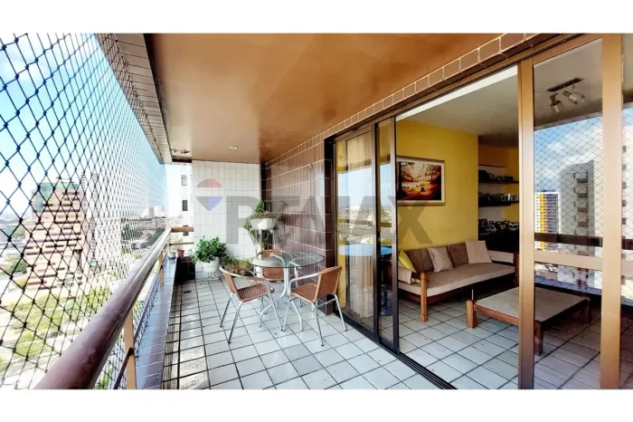 Apartamento no Espinheiro 180m², 4 quartos, 3 banheiros, dependência completa, 2 vagas cob