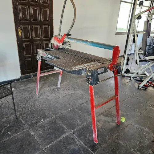 Máquina de cortar porcelanato de bancada