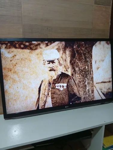 Tv LG 42" Full HD digital excelente imagem USB HDMI óptica digital e controle