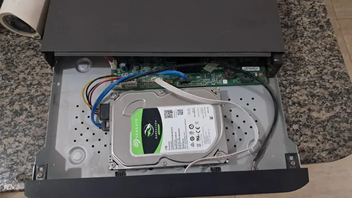 DVR COM HD 1T. E 6 CÂMERAS EM Hd