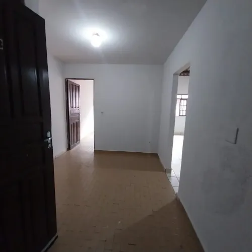 Alugo apartamento de 01 quarto.