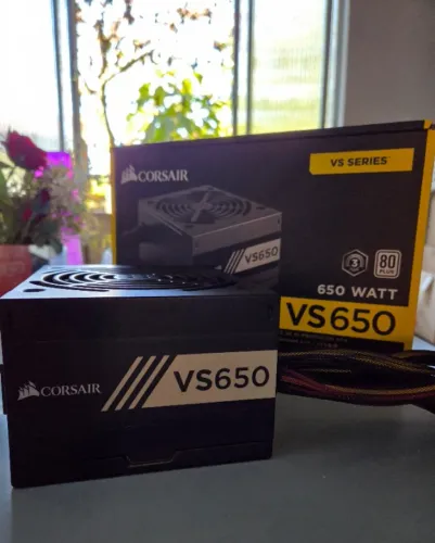 Fonte Corsair VS650 650W 80 Plus - Na Caixa (Excelente Estado)