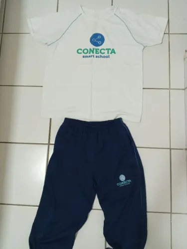 Vendo farda da escola CONECTA