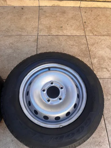 Aro e pneus GOODYEAR 225/65R16C