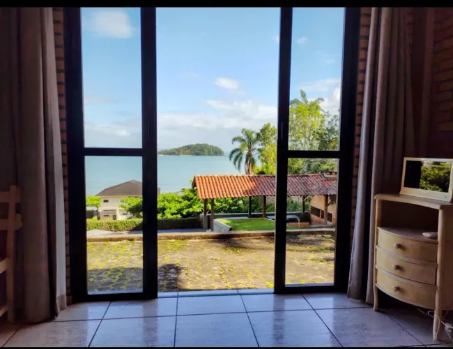 Apto de 2 quartos - Canajurê (Canasvieiras/Jurerê)