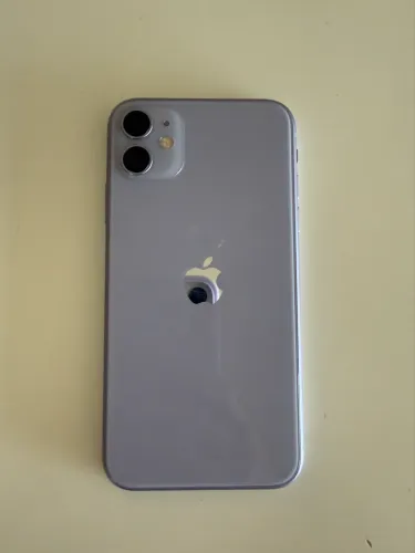 iPhone 11 roxo em ótimo estado