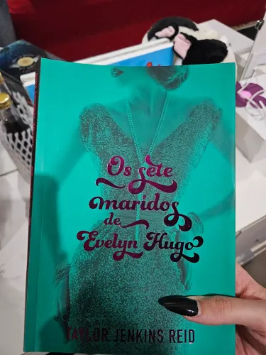 Livro "Os sete maridos de Evelyn Hugo"