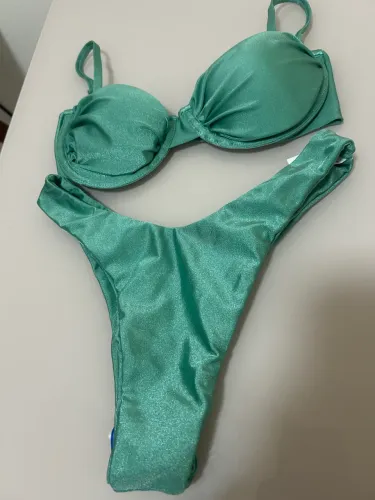 Biquínis disponíveis moda praia