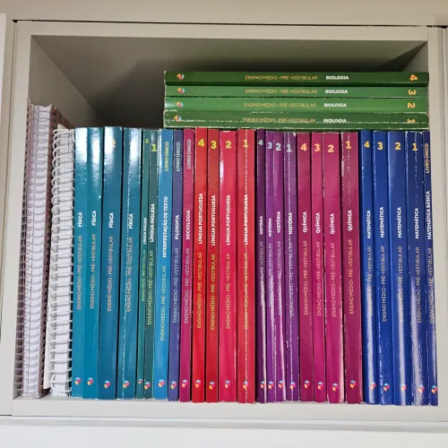 Livros poliedro que usei para passar na USP