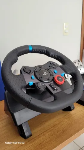 Volante G29 Logitech + Pedal + jogo digital Gran Turismo 7 sem uso.