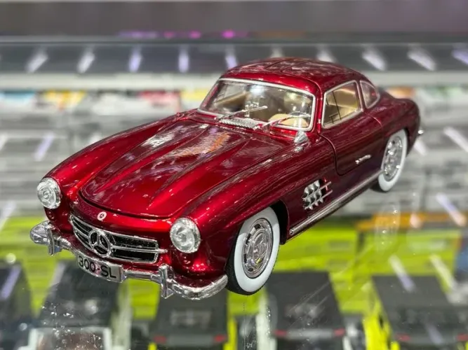 Miniatura Mercedes SL300 vermelho 1:24