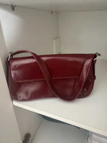 Vendo bolsa vinho em perfeito estado nunca usada