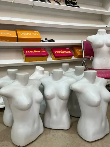 Itens para Loja de Roupas (Manequins, Araras, Cabides)