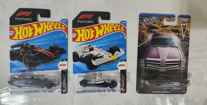 Carrinho Miniatura Fórmula 1 e Bonneville Hot Wheels 