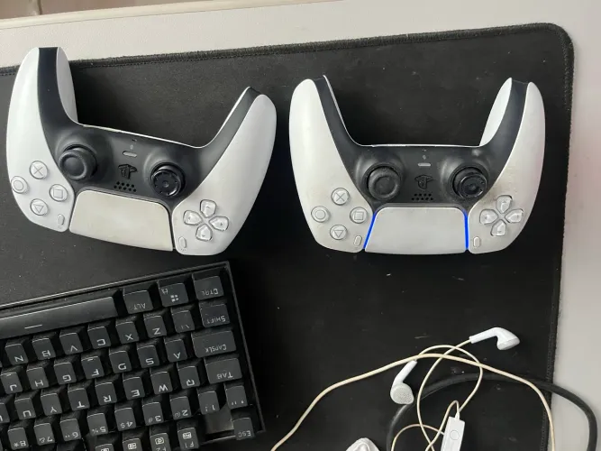 playstation 5 slim + 2 manetes