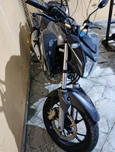 Vendo moto Twister 250 valor 13.000 em dias