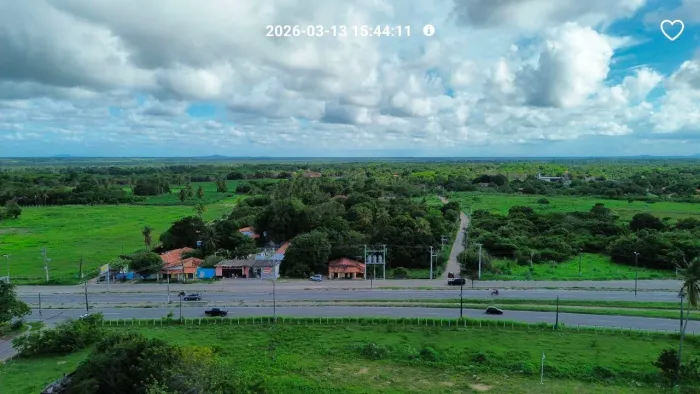 TERRENO AS MARGENS DA CE 040 ENTRE EUSÉBIO E AQUIRAZ, SENTIDO PRAIA..