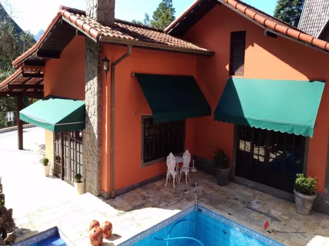 Casa à venda 3 Quartos, 3 Suites, 2 Vagas, 813M², Vale dos Esquilos, Petrópolis - RJ