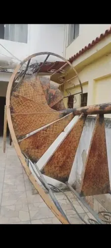 ESCADA CARACOL EM OTIMO ESTADO